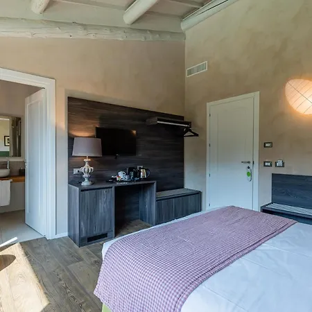 Relais Le Coste בית הארחה Lavagno