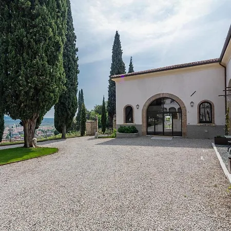 بيت ضيافة Relais Le Coste 3*